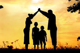 A családterápia a családban fellépő szövevényes problémák feltárására és megoldására irányul.